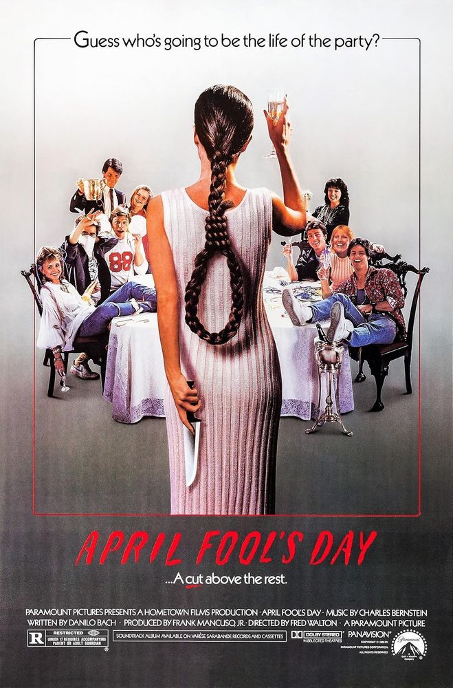 Affiche du film April Fool's Day :
- catchphrases : "Guess who's going to be life of the party ?"  et "a cut above the rest"
On y voit une nana de dos en longue robe blanche, qui lève un verre de champagne de la main droite pendant qu'elle cache sa main gauche dans son dos car elle tient un gros couteau. Détail important : ses longs cheveux forment une corde de pendu (je ne connais pas le terme technique LOL).
Face à elle une grande tablée d'ado typiquement crétins des 80's ^^
