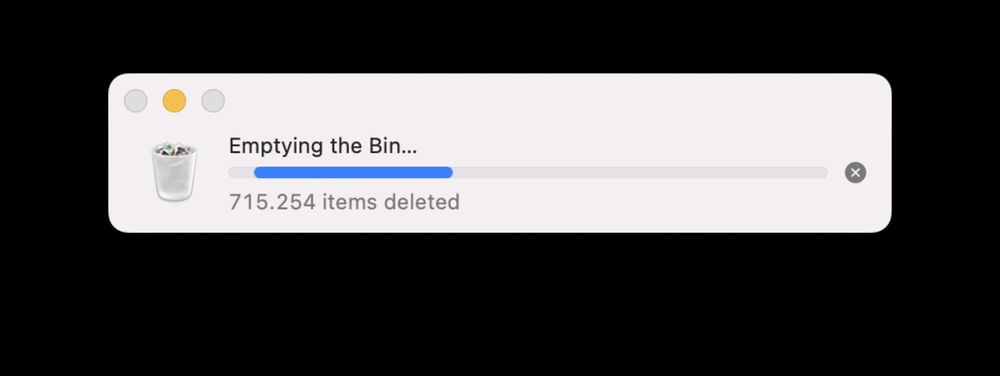 Er wordt een prullenbak geleegd op een computerscherm, waarbij 715.254 items zijn verwijderd.