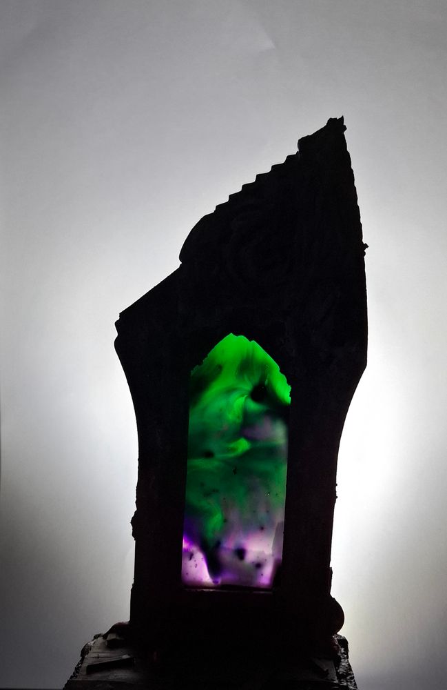 What is it?

-I don't know!

-It's like a window in one of the Cathedrals!

-It is probably a trap.

-I wonder if it is thinking?

-I don't think it is thinking, otherwise it would realize that's not how the windows look or that this rotten shack never had a window!

