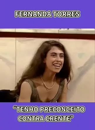 Cena da entrevista da Fernanda Torres dizendo que tinha preconceito contra crente