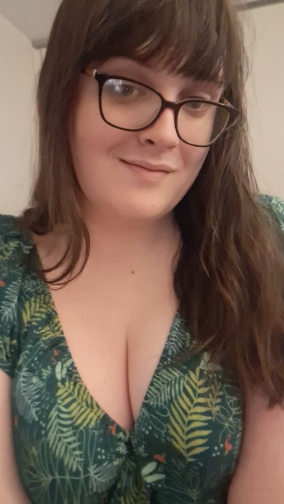 autumn, wearing a green dress
