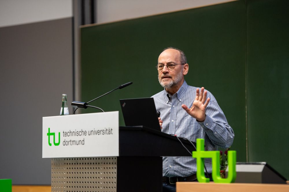 Prof. Lee talking to the audience
