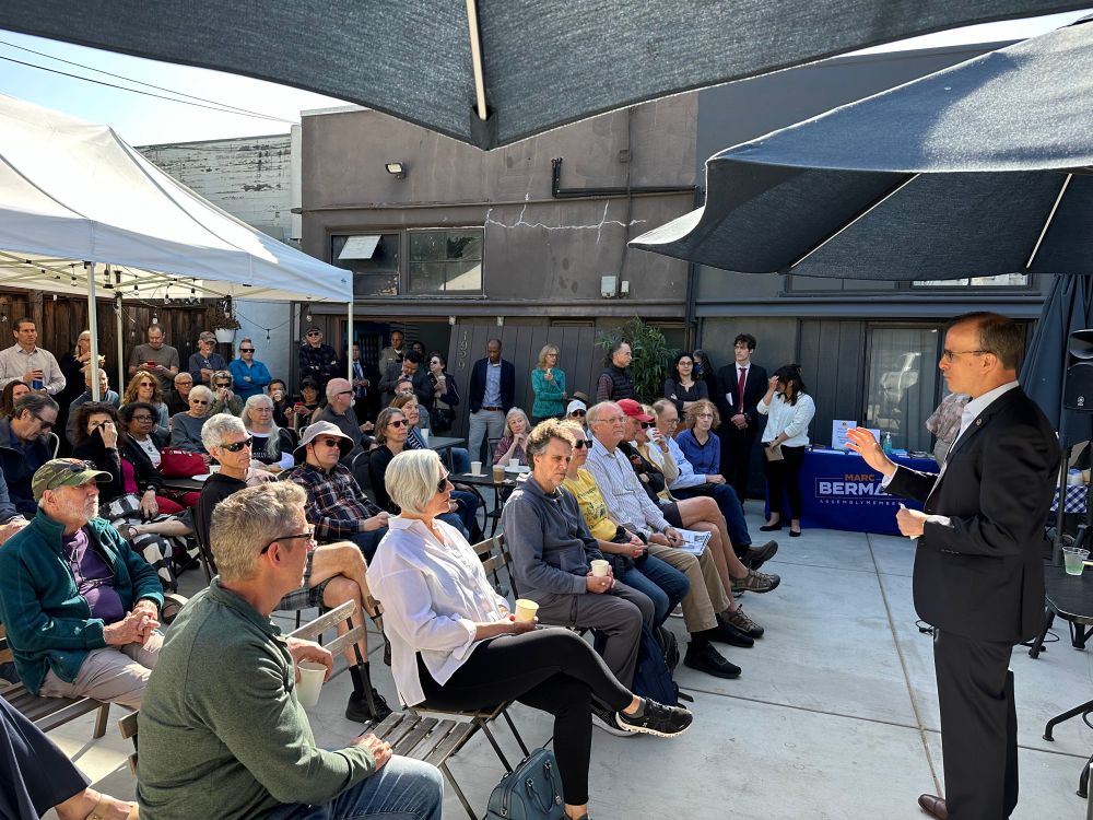 Assemblymember Berman speaks to the crowd. 
