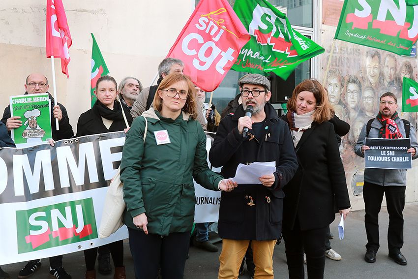 Prise de parole intersyndicale, avec Elise Descamps CFDT journalistes, Pablo Aiquel SNJ-CGT, Agnès Briançon SNJ. 