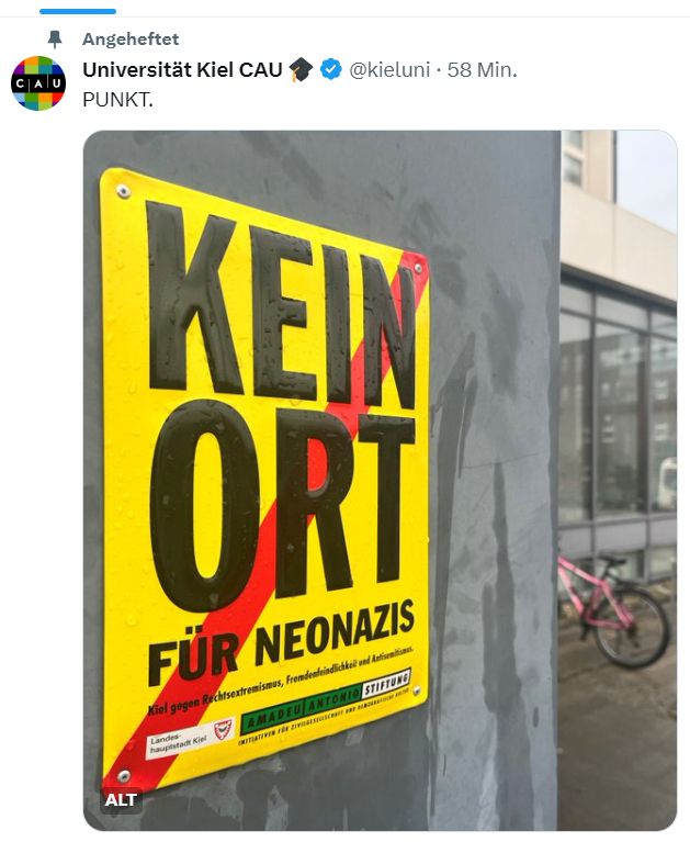 Statement der Christian-Albrechts-Universität Kiel -Foto eines Schildes mit der Aufschrift: Kein Ort für Neonazis • Diese Schilder hängen an verschiedenen Stellen des Universitätsgeländes.