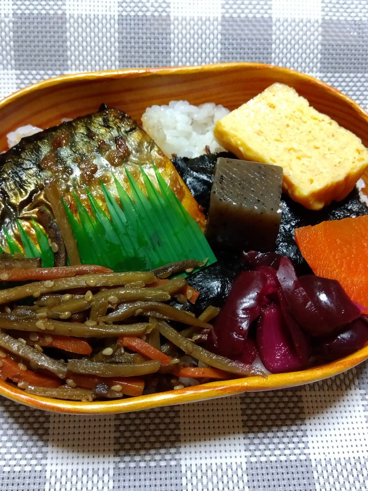 ちがさき濱田屋　サバの醤油糀焼き弁当　⭐⭐⭐⭐
下はごはん＋昆布の佃煮＋海苔の海苔弁😘