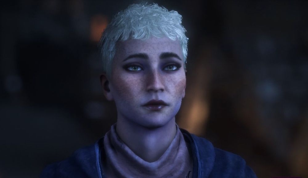 short-haired blonde rook. she's facing the camera with a surprised look. 