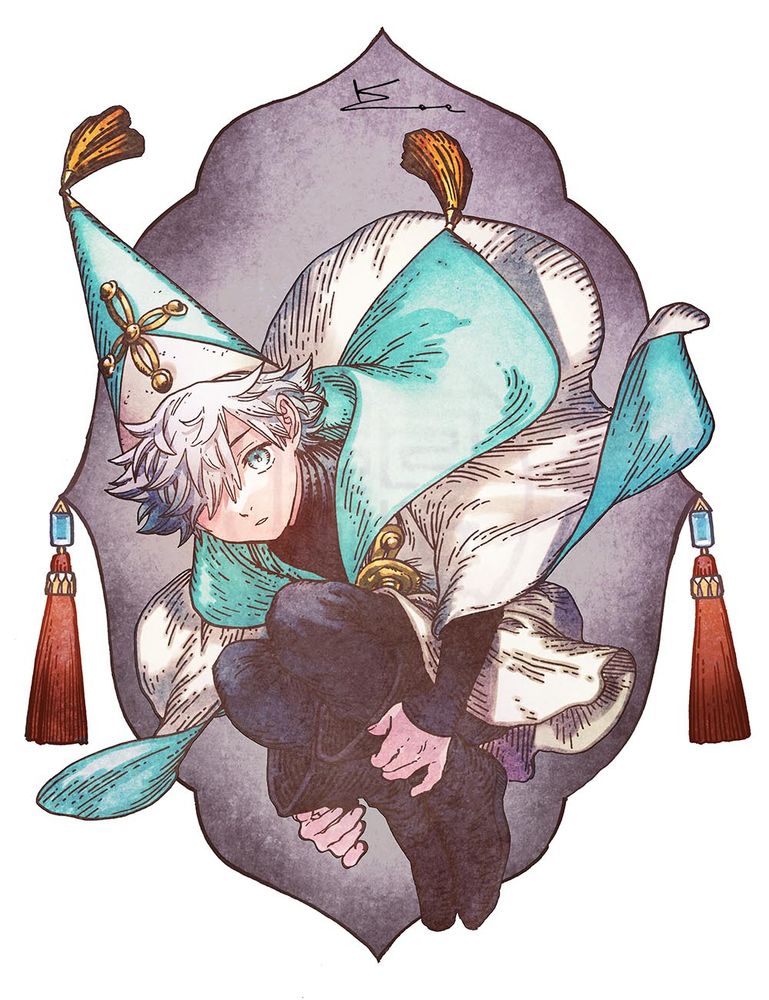 体育座りをした幼いキーフリーが目線に気付いたようにこちらを見上げているイラスト。無重力のようにローブやタッセルが宙に靡いている。背景には丈夫にサイン、両脇に宝石付きのタッセルが垂れ下がっているマラケシュ風の枠が置かれている。