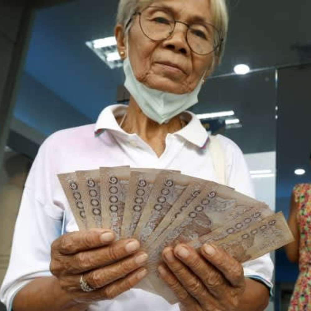 Thailand kicks off bumper cash handouts to boost ailing economy