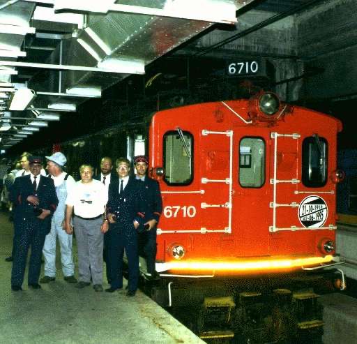 A group of CN train crew members and railfans stands on the platform at Montreal Central Station next to CN Z-1-a electric locomotive No. 6710 after its final run through the Mount Royal Tunnel on June 2, 1995. Photo via Wikimedia Commons.