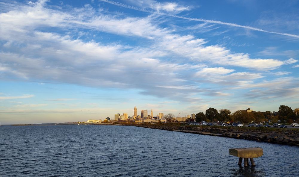 Picture of Cleveland as seen from the Pier at edgewater park