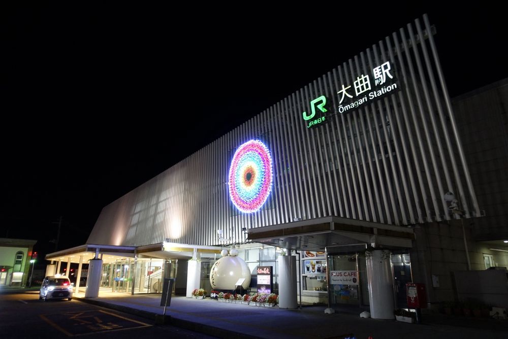 花火が上がってる大曲駅。シンカリオンCWのED角度で