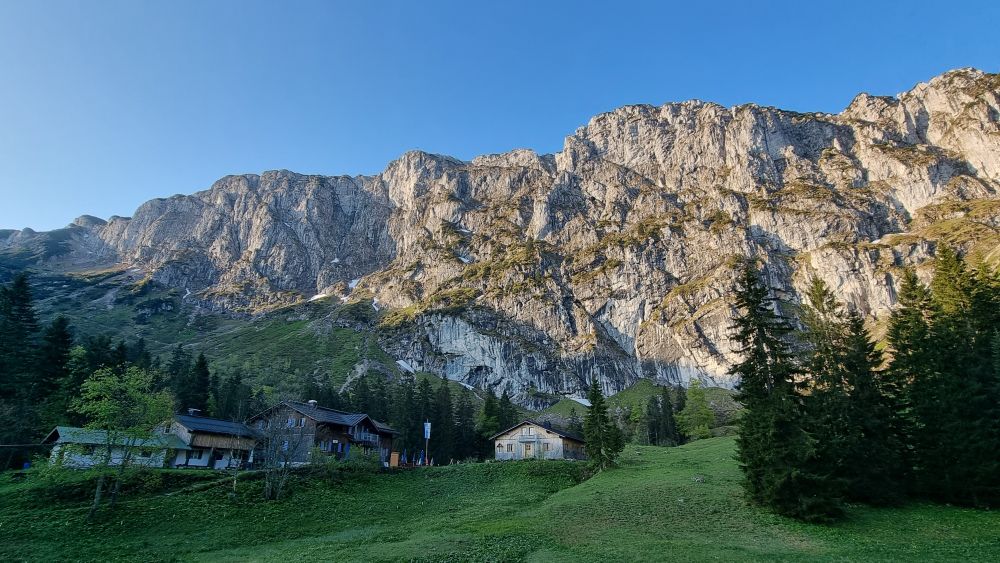 Tutzinger Hütte at the Benediktenwand