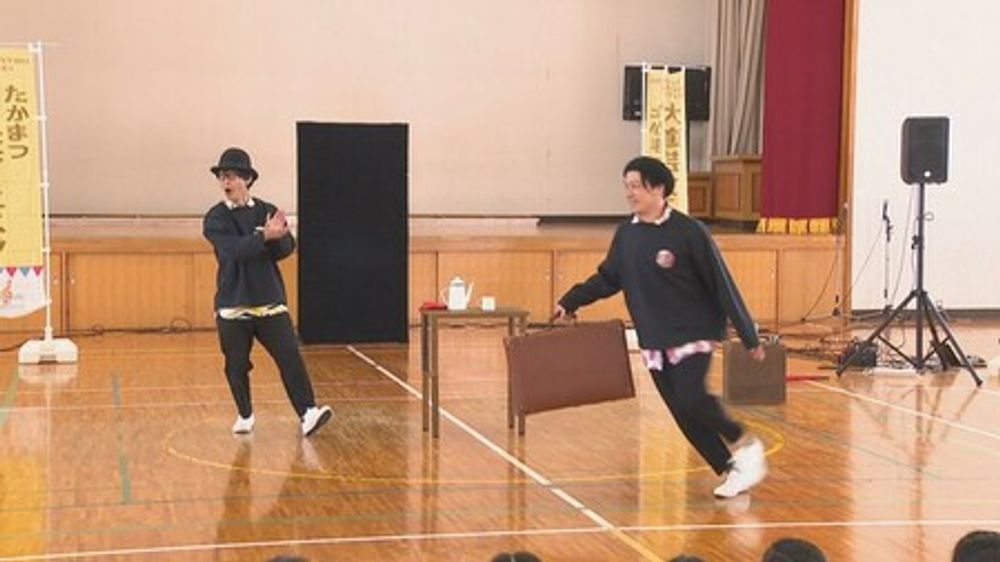 パフォーマーが小学校で大道芸を披露　大道芸フェスタの開催前に　高松市(KSB瀬戸内海放送)