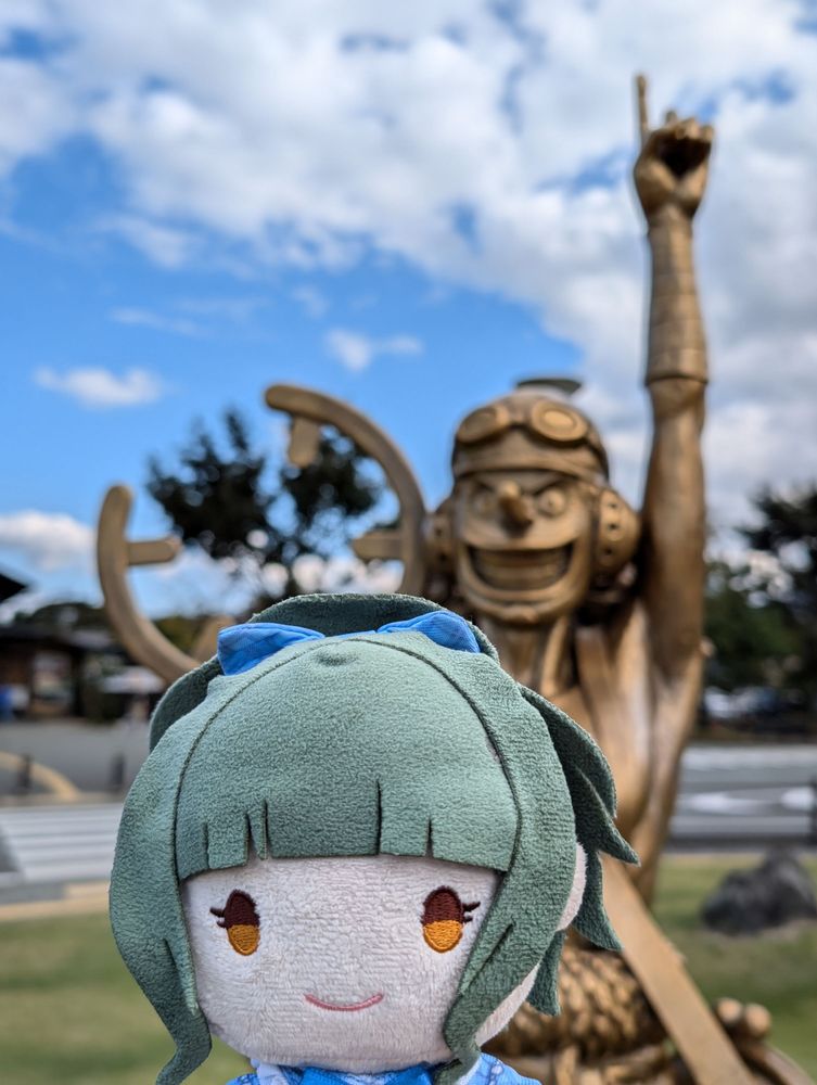 藤居朋のぬいぐるみとウソップ像