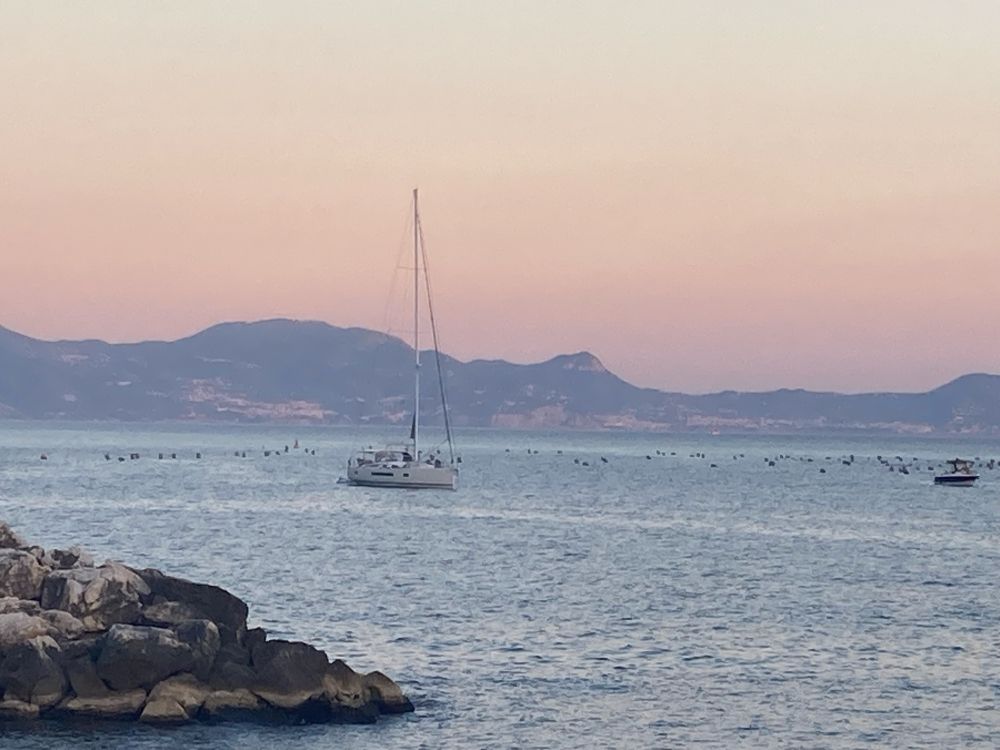 La baie de Naples au crépuscule