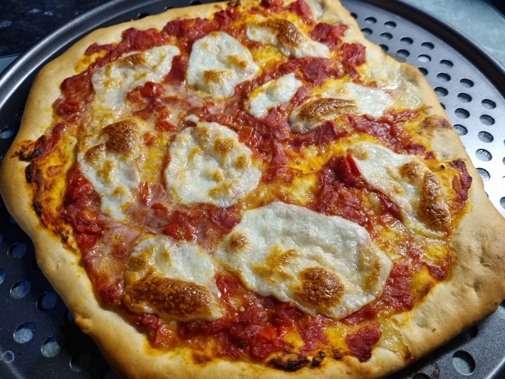 Homemade mozzarella and tomato pizza 