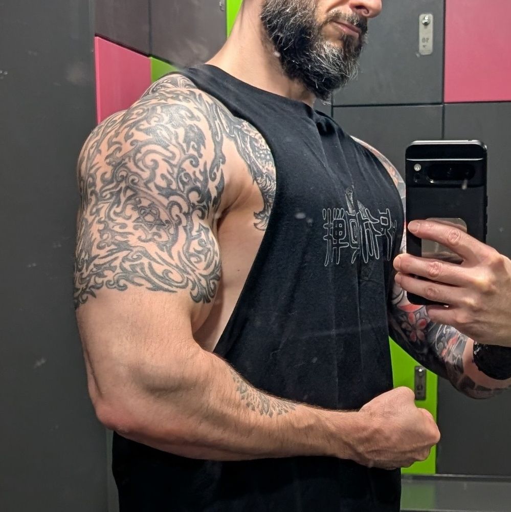 Side left arm bicep flex selfie.