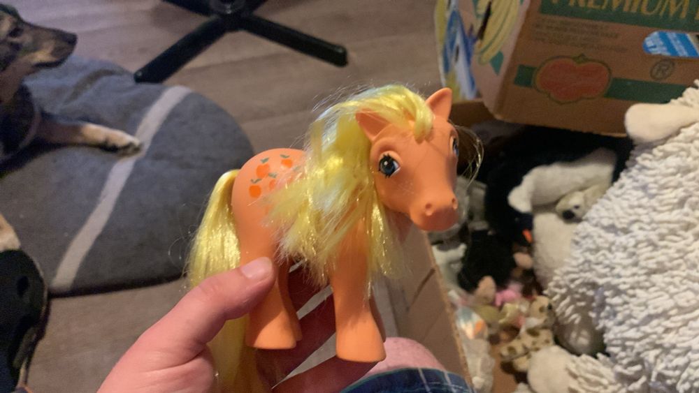 Photo of an original AppleJack pony