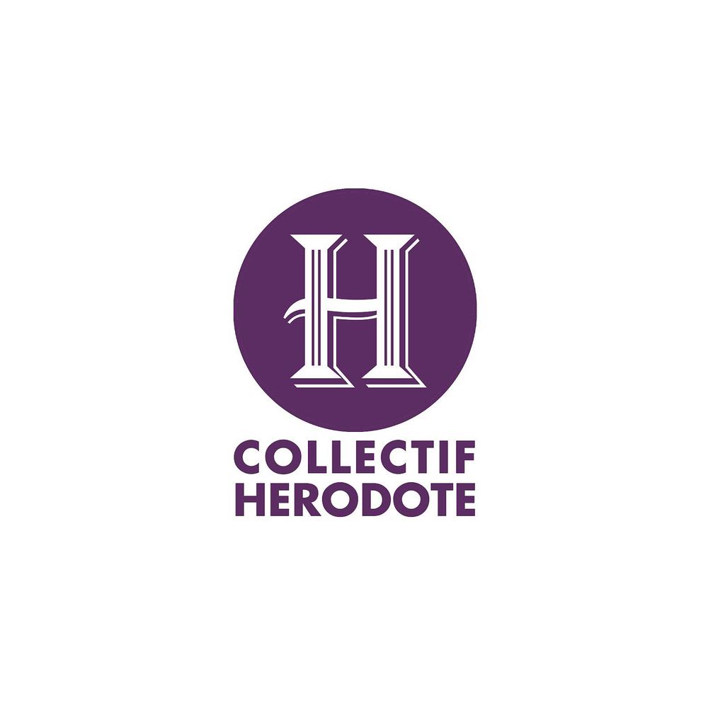 Logo du Collectif Hérodote : H blanc stylisée en colonnes antiques sur fond violet. Le nom est écrit en-dessous.