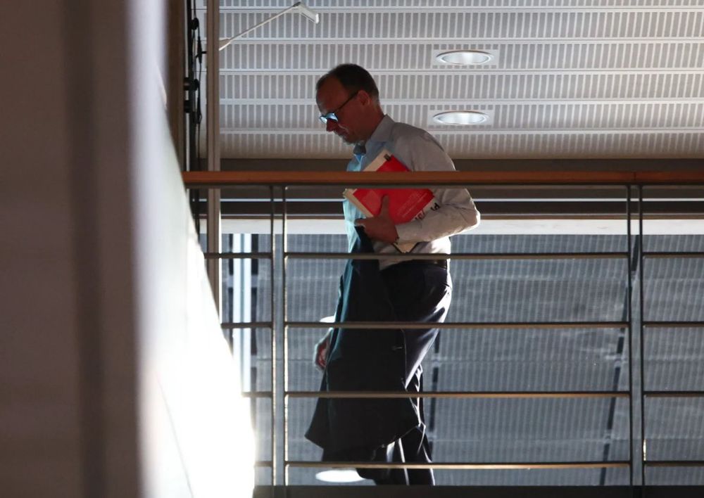 Bild der Sondierungsgespräche durch Fenster fotografiert. 