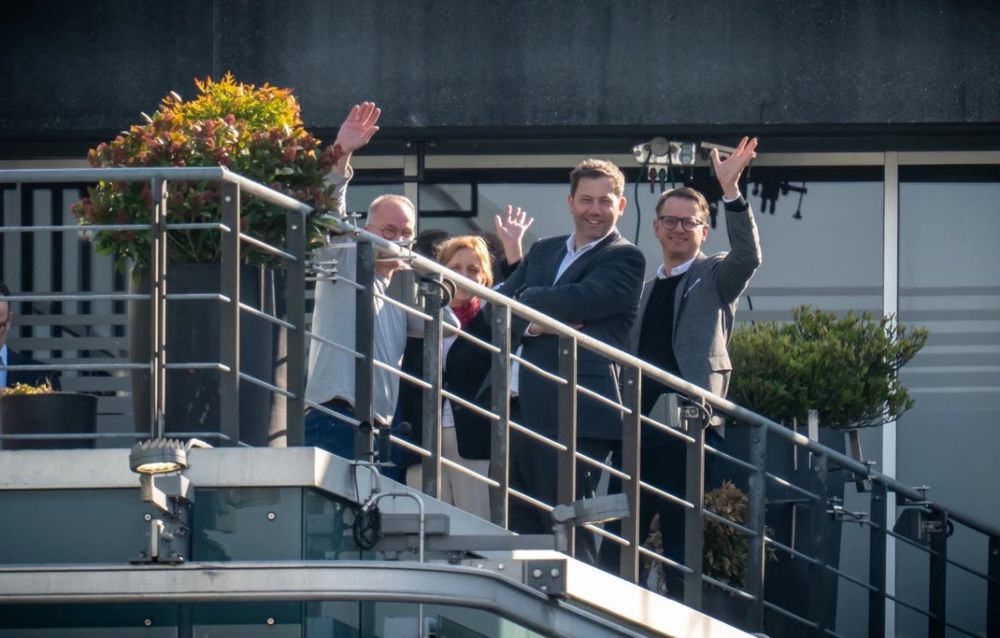 Bild der Sondierungsgespräche durch Fenster fotografiert. 