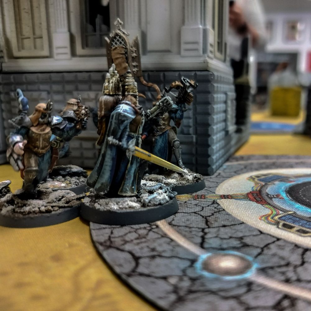 Adepta Soritas Novitiates behind cover.