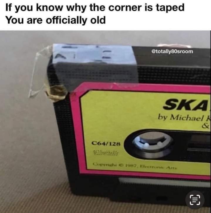 Musikkassette mit Schreibschutz überklebt mit Klebestreifen