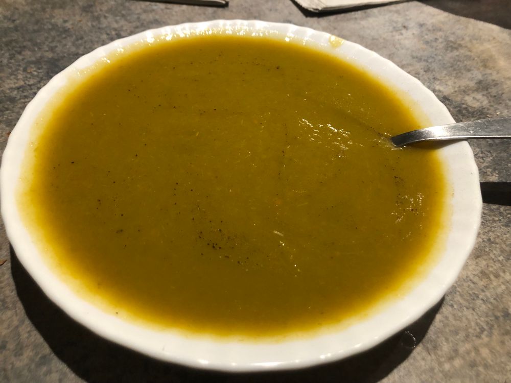 Assiette de soupe de légumes