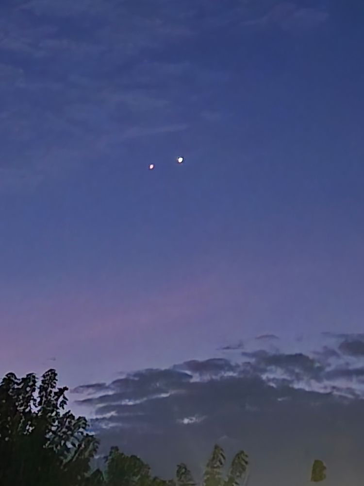 The morning sky with Jupiter and Venus appearing next to each other. 