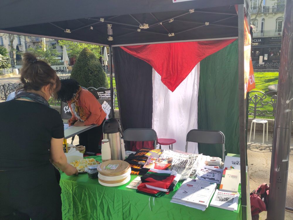 Drapeau Palestinien sur le stand BDS