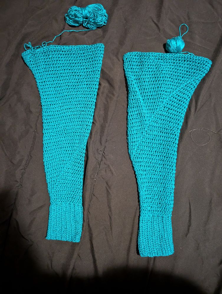 2 turquoise sleeves