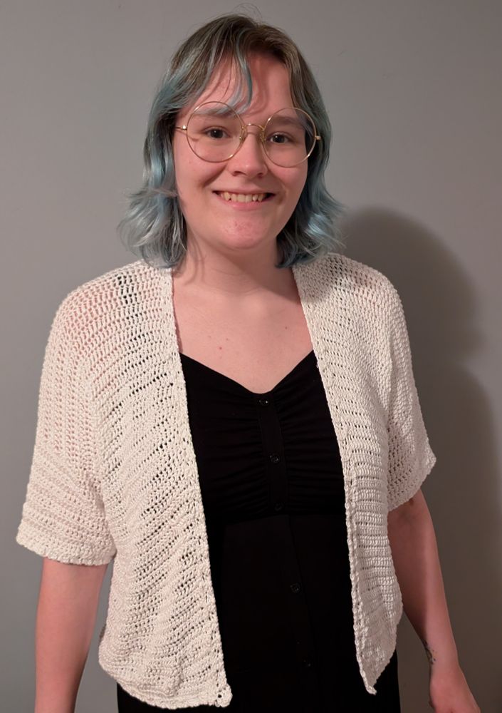 KittyPeach wearing a white crocheted cardigan