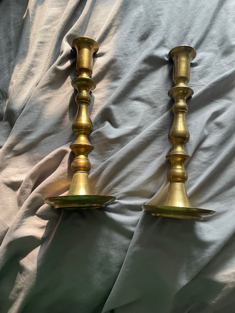 2 brass candlesticks 