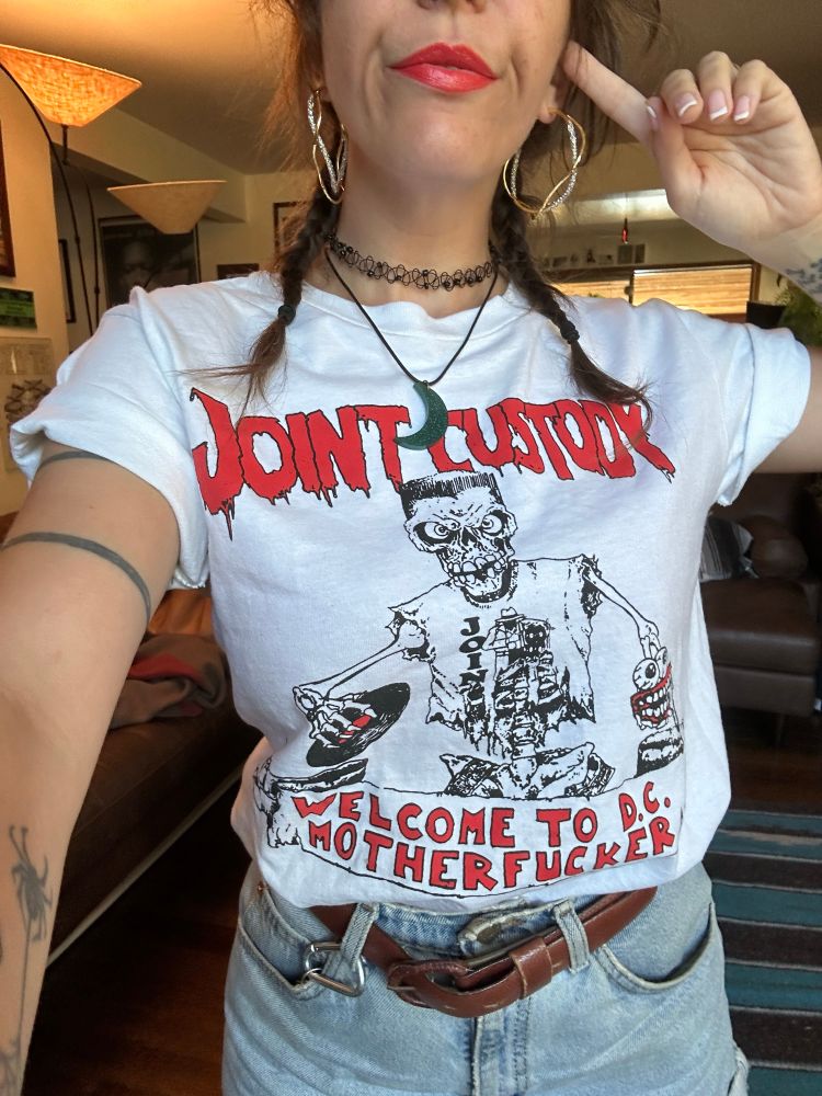 t-shirt which reads JOINT CUSTODY - WELCOME TO DC MOTHERFUCKER