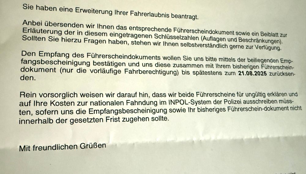 Brief von der Führerscheinstelle mit Frist zur Rückgabe des alten Führerscheins bis 21.08.2025, andernfalls droht Fahndung durch die Polizei auf eigene Kosten.