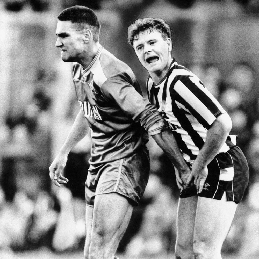 Vinnie puts the squeeze on Gazza. 