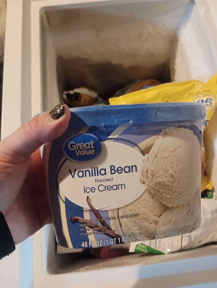 Great Value Vanilla Bean Flavored Ice Cream, 48 fl oz