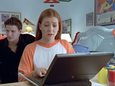In "Buffy the Vampire Slayer", Angel asks Willow to look into Billy's background which she does using her Powerbook 1400.