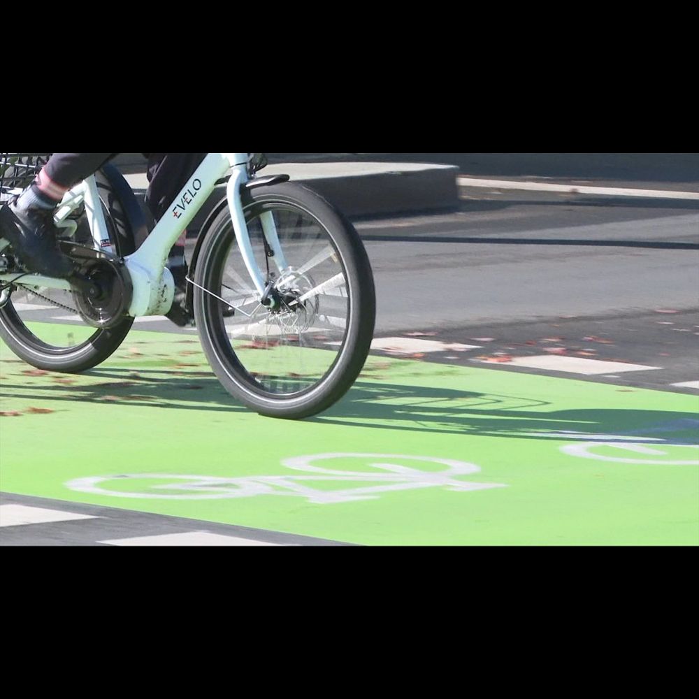 Slippery when wet: Victoria cyclist warns green road paint can be dangerous after rain