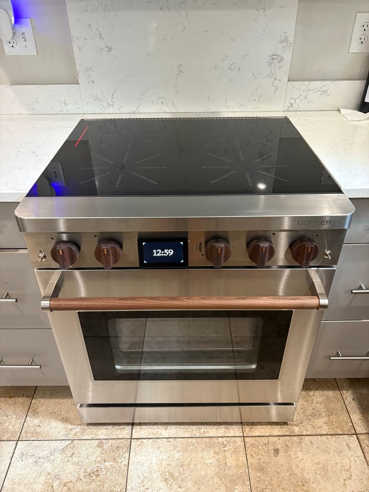 Battery-powered induction stove called “Charlie” made by a startup named “Copper”.