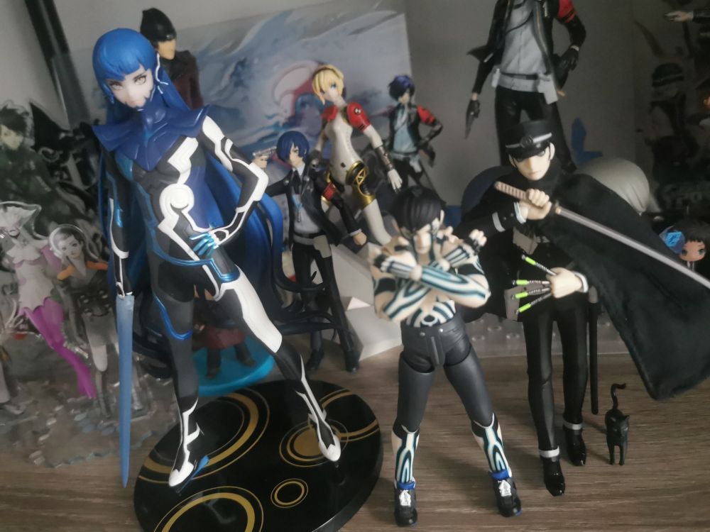 Figures of the Nahobino from Shin Megami Tensei V, Demifiend from Shin Megami Tensei Nocturne and Raidou Kuzunoha from Devil Summoner.
