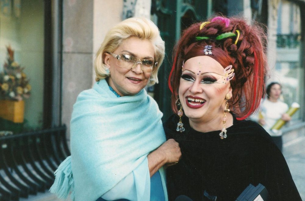 hebe camargo e nany people servindo em scan de foto antiga