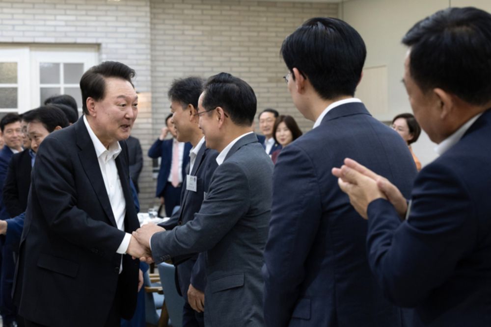 [사설] 점입가경 윤·한 갈등, 지금 권력암투로 날 지샐 땐가