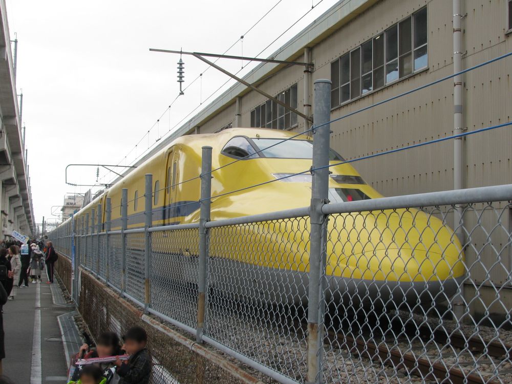 博多総合車両所一般公開「新幹線ふれあいデー」で展示のドクターイエロー・T5編成（鹿児島方）*一部修整あり
（2019/12/8）