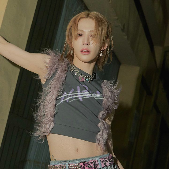 Wumuti of the idol group Xlov, looking extremely beautiful in a grungy fur-trimmed crop tee over jeans belted with a studded pink cheetah print belt. He knows exactly how fine he is. 
