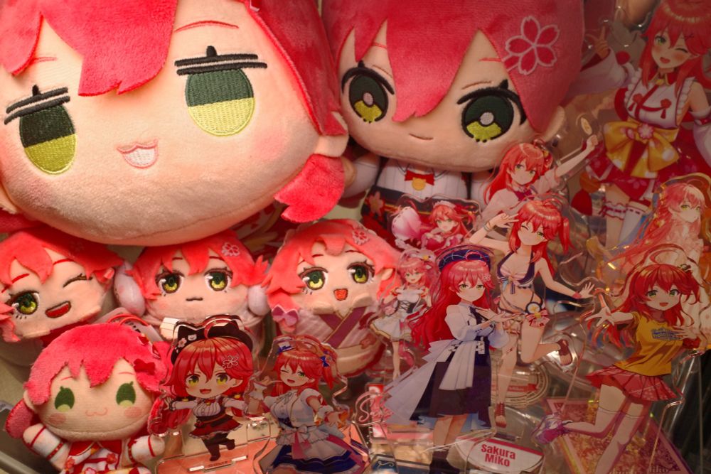 2024/05頃からハマりだした駆け出し35Pです！
みこち好きすぎてグッズがどんどん増えていくにぇ…🌸