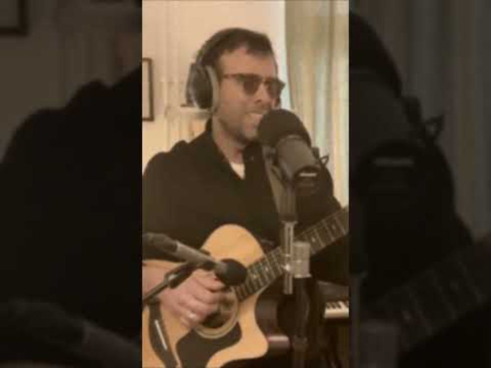 Paul Morphy's 'Lonely Alice' Live | Latin Singer-Songwriter in Berlin | RoomRock Presents