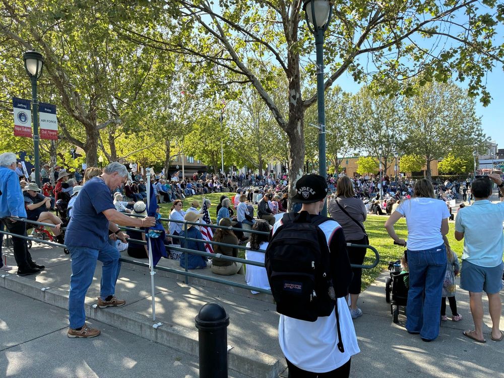 May Day protest in #Napa Ca
#protest
#MayDay
#MayDayprotest
#May1protest
#Trumpprotest
#Muskprotest
#Dogeprotest
