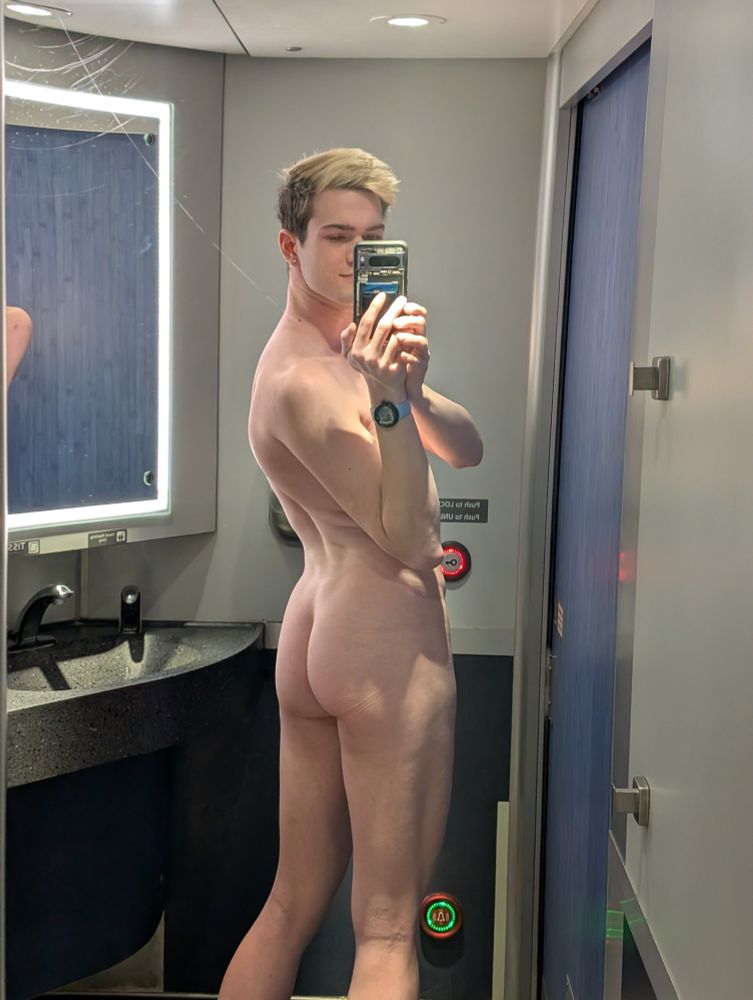 Another nude train selfie, but this time twisted around so you can see my ass hehe
